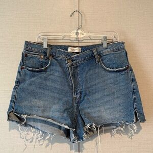 Abercrombie & Fitch The Mom High Rise Short